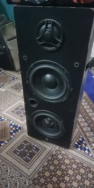 Amplifier and 2x8 inches speakers+ tweeter 3