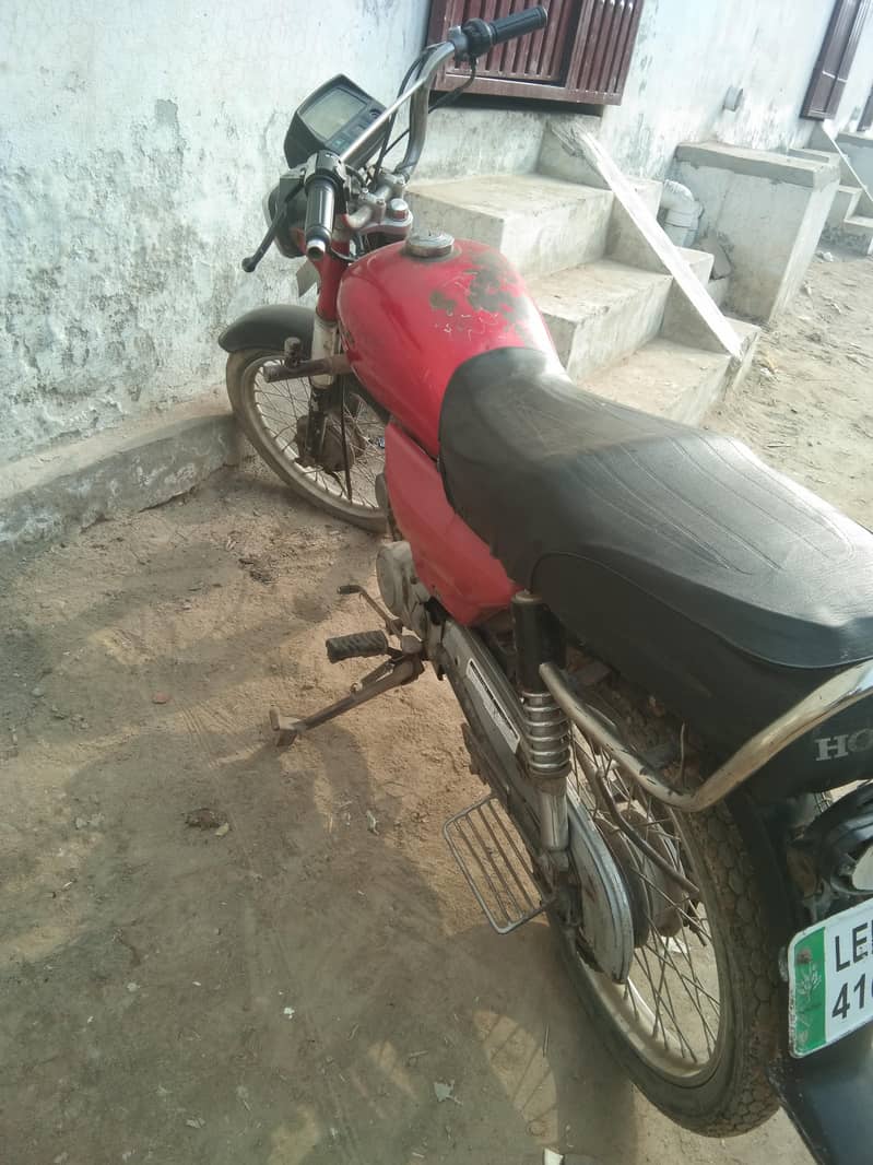 United 70 cc model 2015 Lahore number book file available urgent sale 1