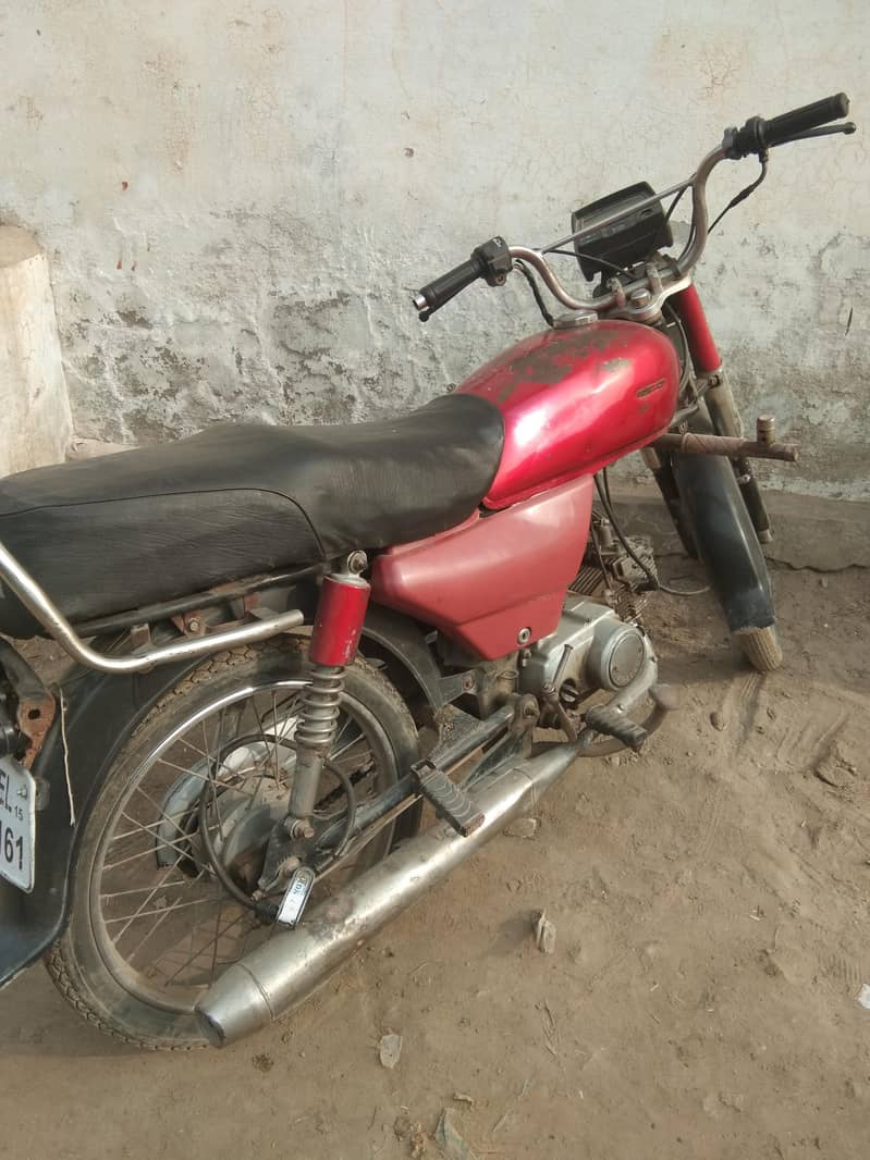 United 70 cc model 2015 Lahore number book file available urgent sale 3