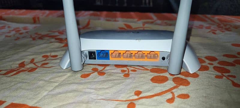 TP-LINK DEVICE WITH ADAPTER 1