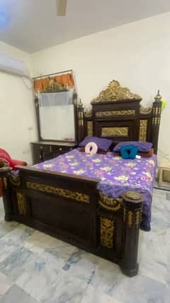 king bed and dressing set 0