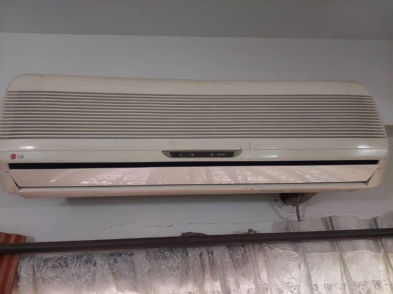 LG SPLIT AC WITH OUTER 2