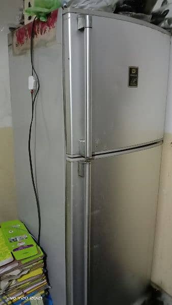 dawlance large size fridge freezing perfect 1