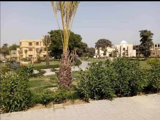 A Well Designed House Is Up For Sale In An Ideal Location In KN Gohar Green City 20