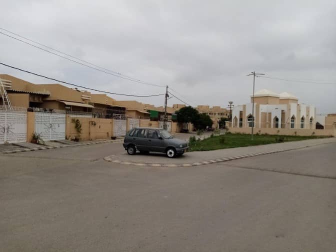 A Well Designed House Is Up For Sale In An Ideal Location In KN Gohar Green City 25