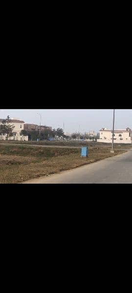 1 Kanal with Extra land, DHA Phase 8, 26.5 Marlas, Best location . . . 8