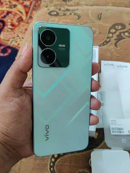 vivo y22 4+4/64 all oky 10/10 condition full accessries box full 4