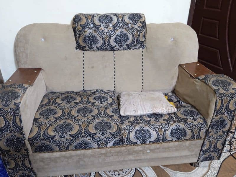 6 seater sofa set for sale 7/10 condition 0