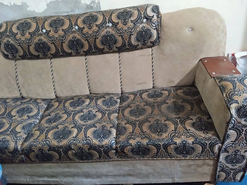6 seater sofa set for sale 7/10 condition 2