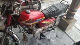 Honda 125 good condition argent sale neat and clean