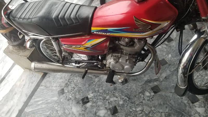 Honda 125 good condition argent sale neat and clean 1