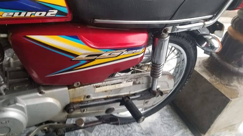 Honda 125 good condition argent sale neat and clean 5