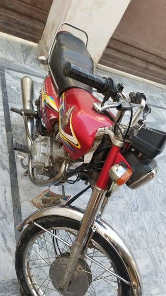 Honda 125 good condition argent sale neat and clean 7