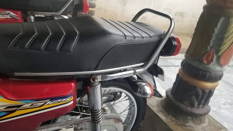Honda 125 good condition argent sale neat and clean 10