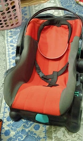 Bouncer / Jumper / Carrycot 
3 in 1 4