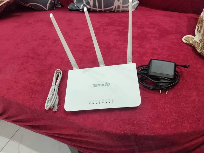 Tenda Router 1 month use. . along with full pack original charger/wire/ 2