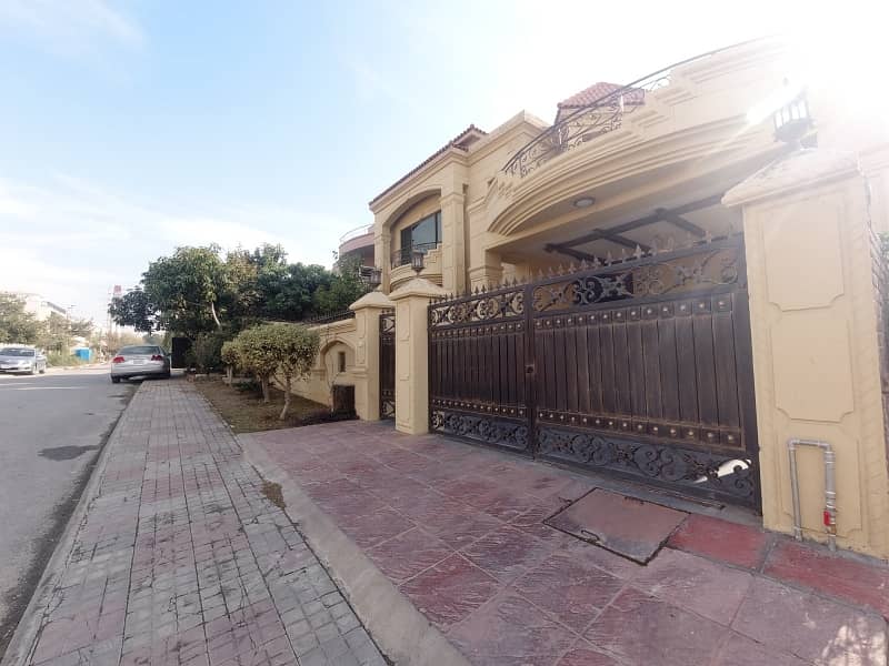 Tripple Storey 1 Kanal House Available In DHA Phase 2 - Sector H For Sale 3