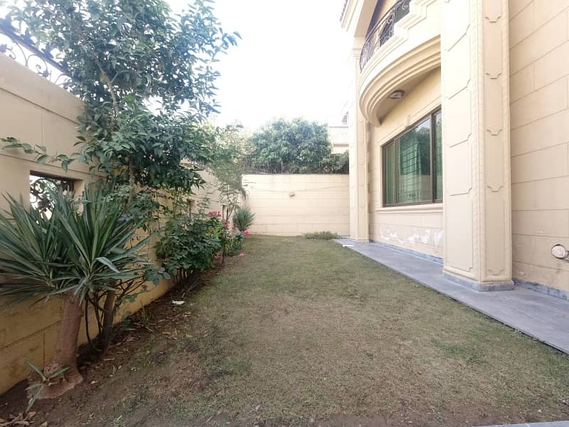 Tripple Storey 1 Kanal House Available In DHA Phase 2 - Sector H For Sale 29