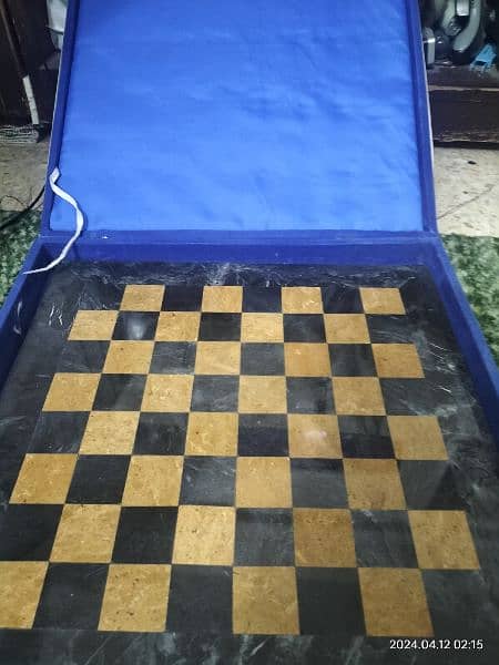 marble black and brown chess 2
