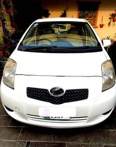 Toyota vitz 7/12 available for sale