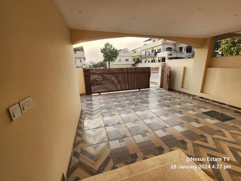 10 Marla(250yards) Brand New 5 Bedroom Double Unit Top Location Dem 4.95 Negotiable 0