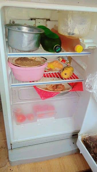 Dawlance ka new refrigerator ha . one time b khrab ni Huwa . 2