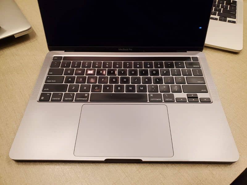 Macbook Pro retina M1 chip 2020 10 by 10 condition 1