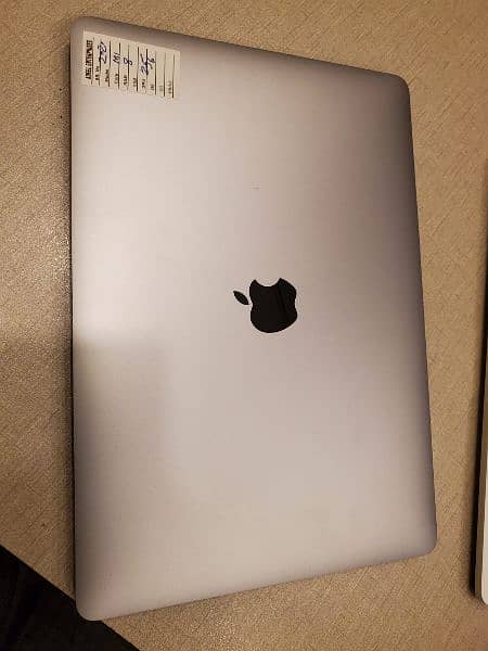 Macbook Pro retina M1 chip 2020 10 by 10 condition 4