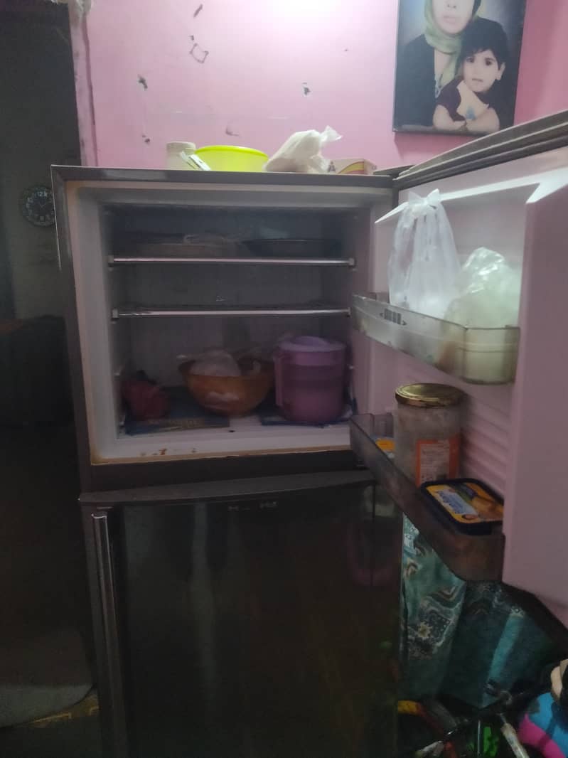 Hi-zone Dawlance fridge for sale 3