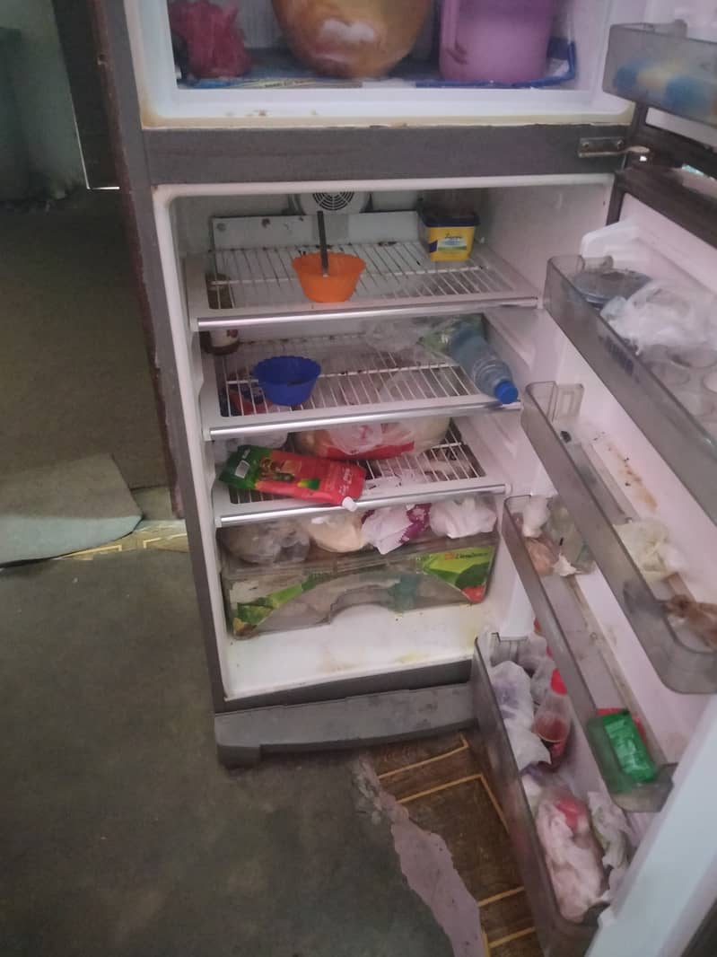 Hi-zone Dawlance fridge for sale 4