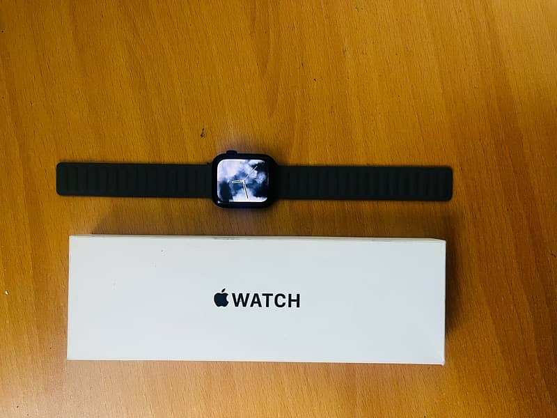 Apple watch SE GPS 44MM almost new 5