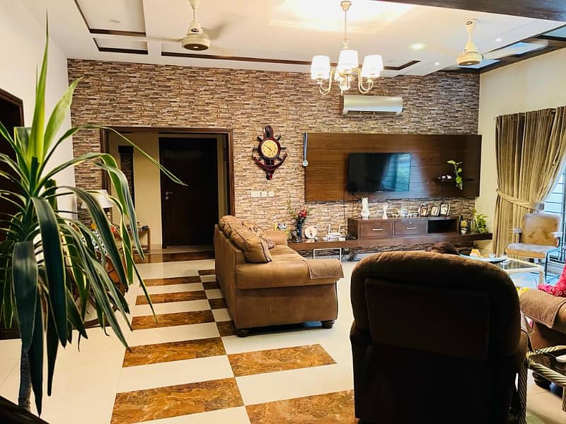 A Beautiful 1 Kanal House Is Available For Rent In PHASE 5 DHA, Lahore. 20