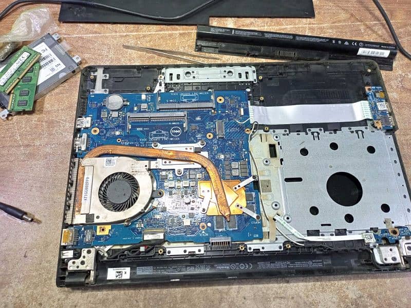 Computer Laptop Hardware Repair Shop 3