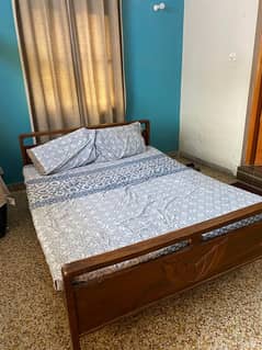 Bed with mattress and 2 pillows