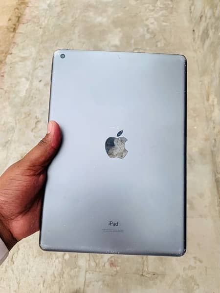 ipad Genration 8 32 GB touch glass brake but all parts working 1