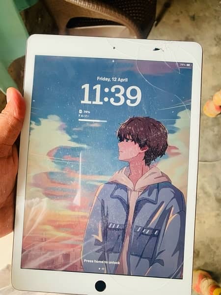 ipad Genration 8 32 GB touch glass brake but all parts working 5