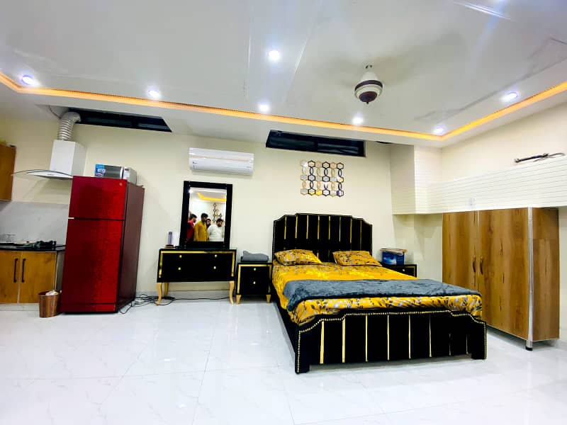 Book One Bed Apartment In Just 15 Lac On Easy Installment Plan In Bahria Town Lahore 2