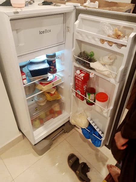 new refrigerator only 3 Months used 12 year Warranty urgent sale 4