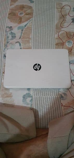 HP Stream Book White in amazing condition 1
