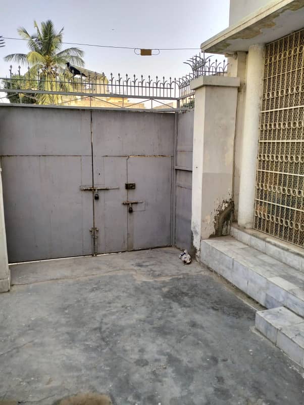 pechs block 2 ground floor portion for rent separate gate 1