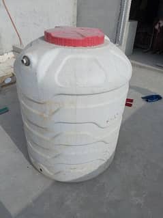 8 Months used water tank 750 litter in good condition