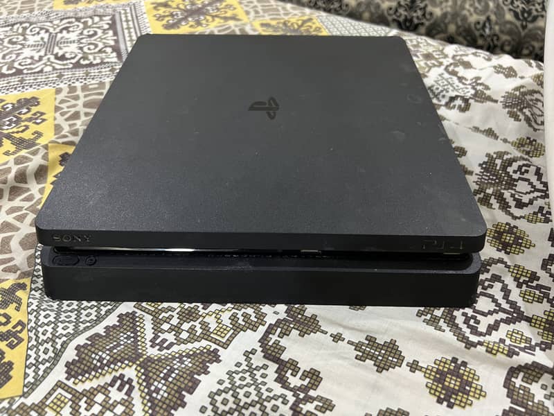 Sony PS4 Slim 1TB 2