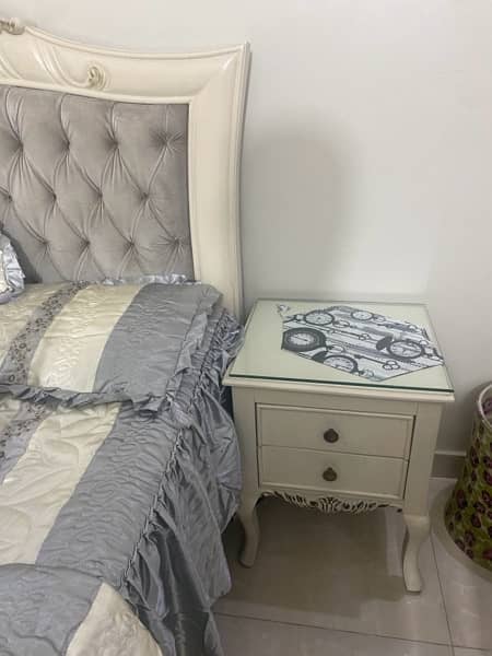 Beautiful White colour King Size Bed room set (Complete) 2