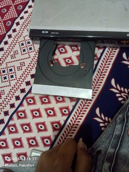 10/10 condition new DVD player not use Dubai se liya tha 3