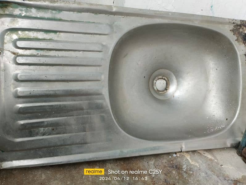 kitchen sink with approximately 8ft pipe 1
