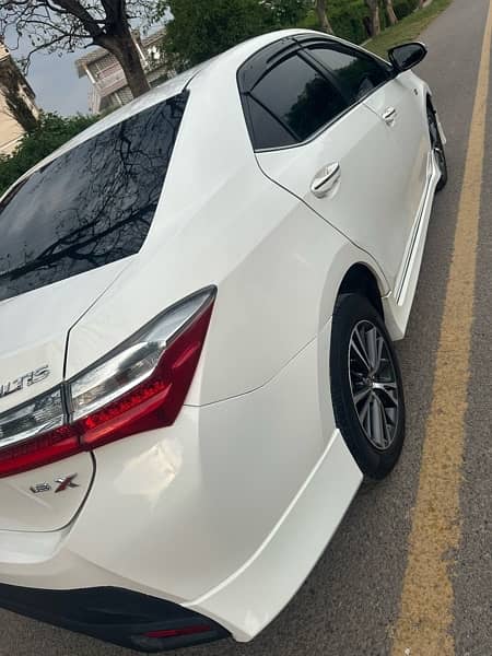 toyota corolla altis 1.8 cvt (without sunroof) 6