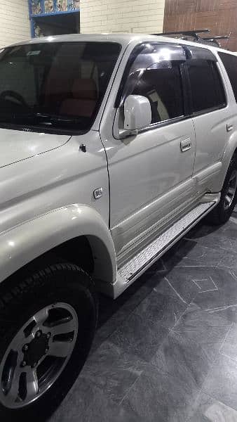 Toyota Hilux Surf 2