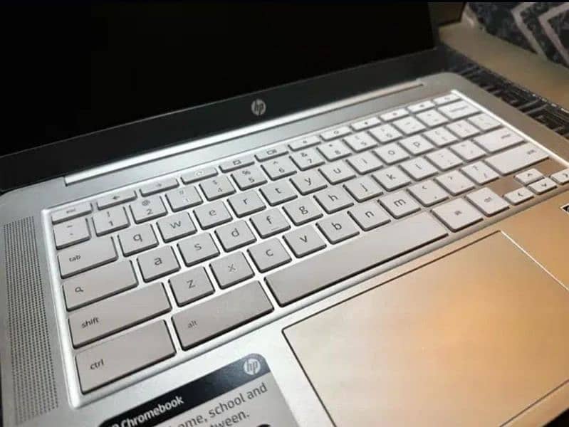 Hp chromebook 14inch 4/64 for sale in brand new condition 3