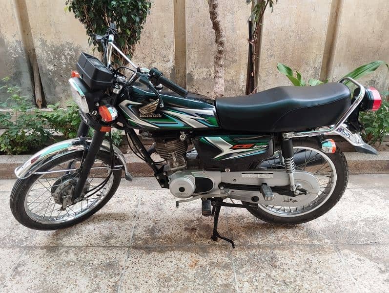 Honda 125 in neat condition like new 1