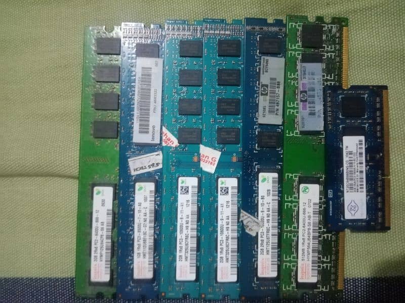 computer laptop RAM available 2 GB  1 GB 512 MB  / Exchange possible 1